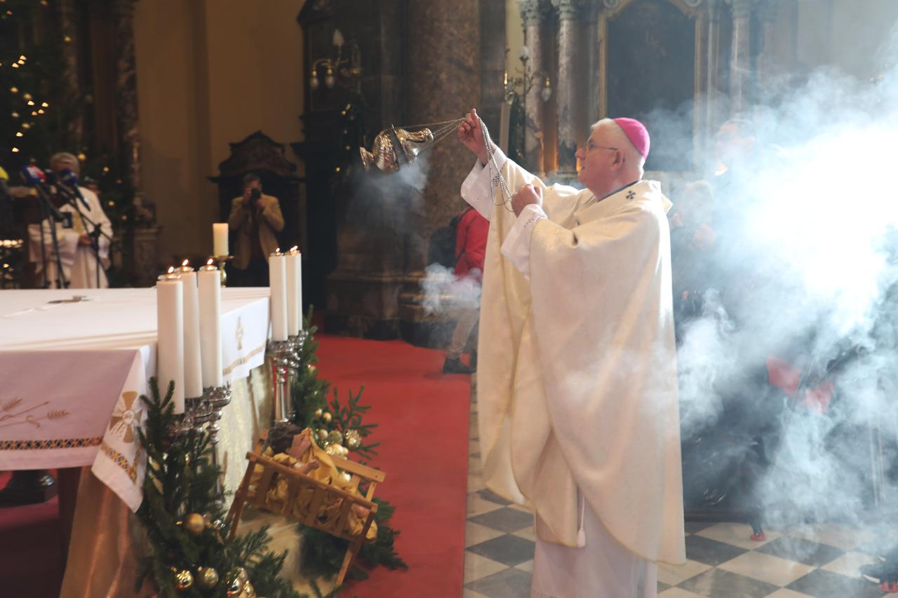 Rijeka: Nadbiskup Mate Uzinić predvodi Božićnu misu u katedrali Svetog Vida