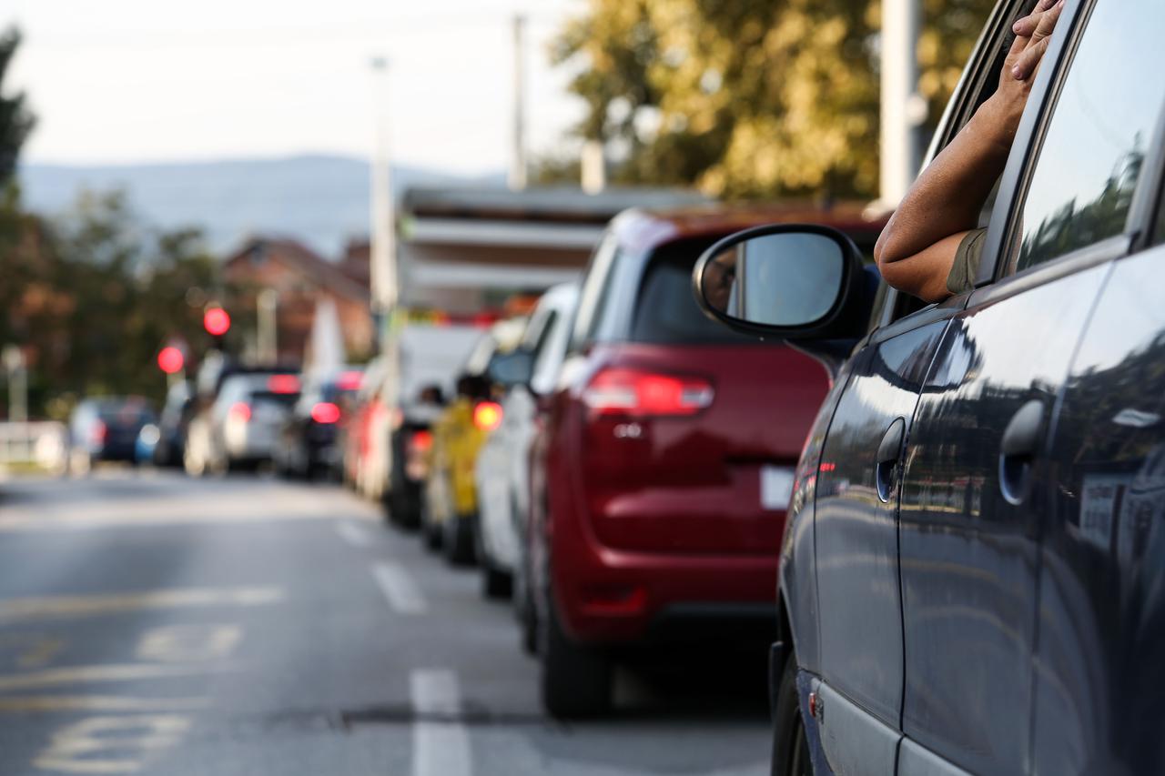 Zagreb: Prometna gužva  u Ulici Trnava