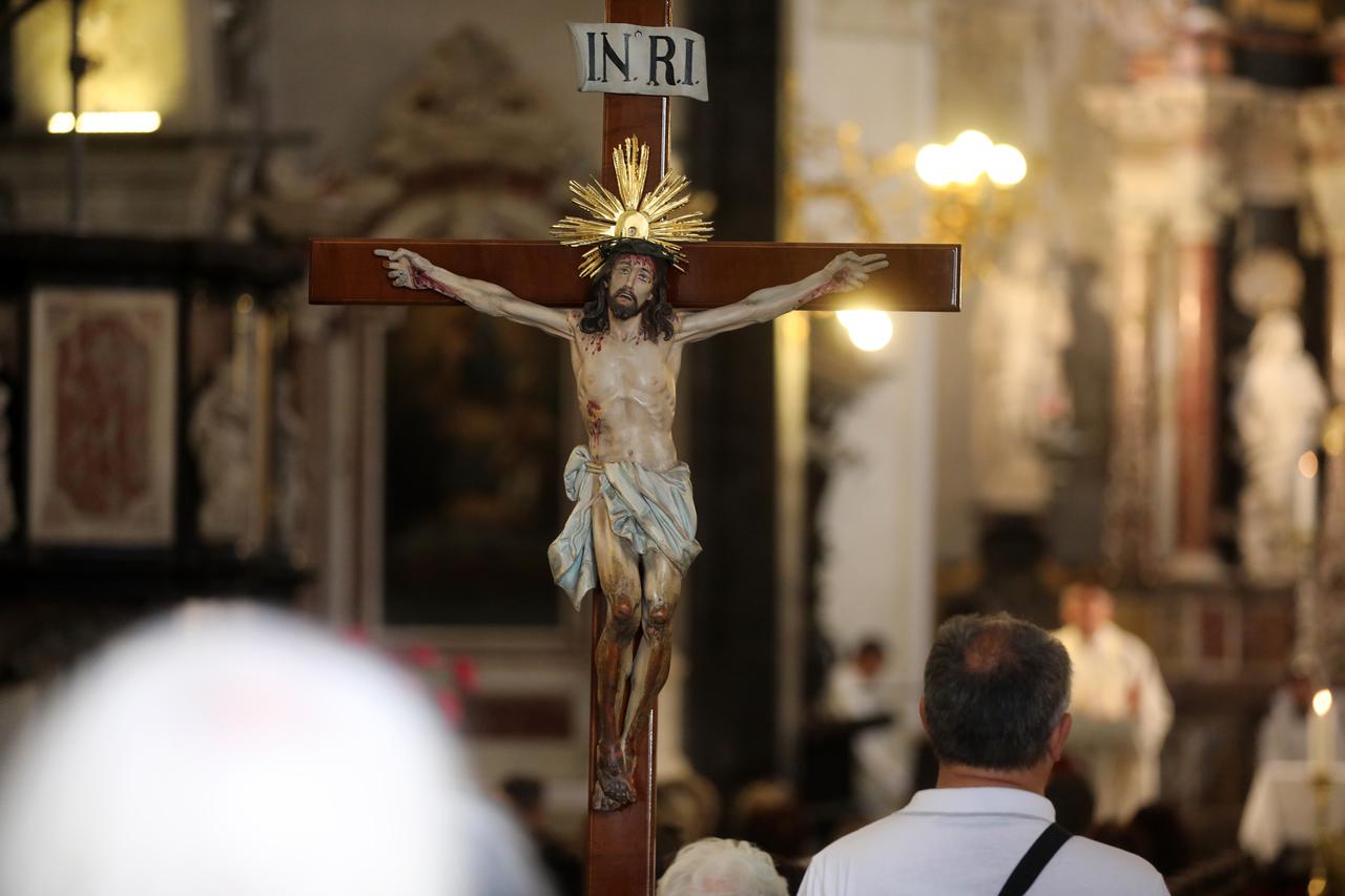 Blagdan je Tijelova, misno slavlje i procesija u Rijeci