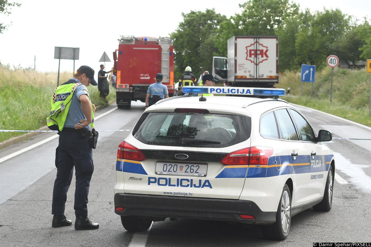 Garešnica: U sudaru kamiona i sanitetskog vozila poginule dvije osobe