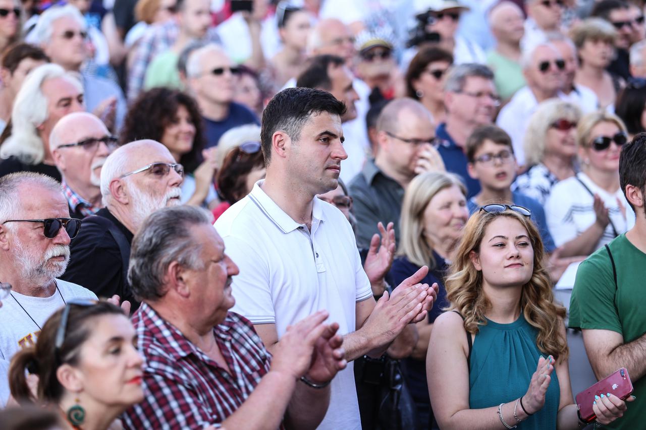 Zagreb: Antifašistički protest na Trgu maršala Tita