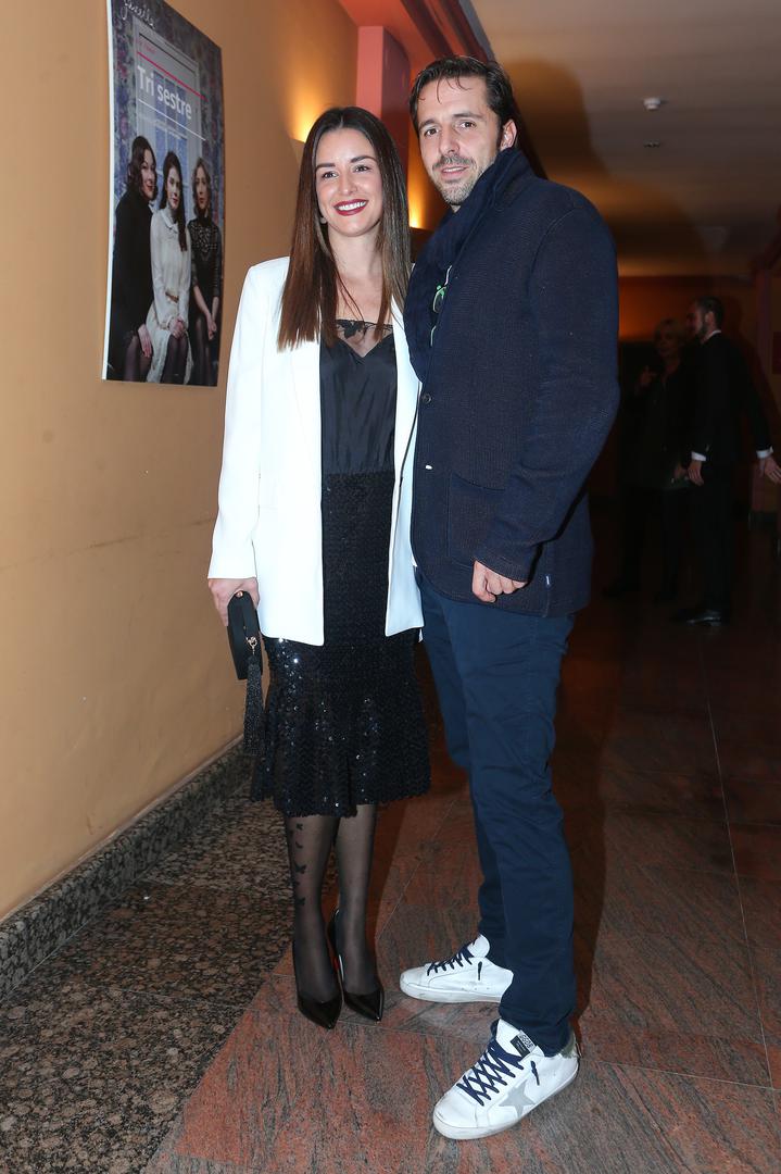 Predstavu je su iz prvih redova popratili  HRT-ova Nevena Rendeli, RTL-ov voditeljica Marijana Batinić sa suprugom, Filip Juričić i njegova odabranica Nika Dogan, Luka Nižetić, Amar i Alma Bukvić, Igor i Slavica Mandić, Mak Vejzović, Nataša Janjić...