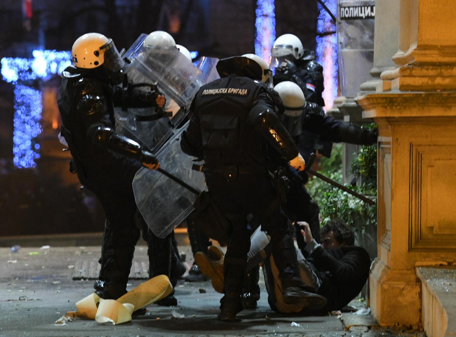 Beograd: Kordon policije rastjerao prosvjednike