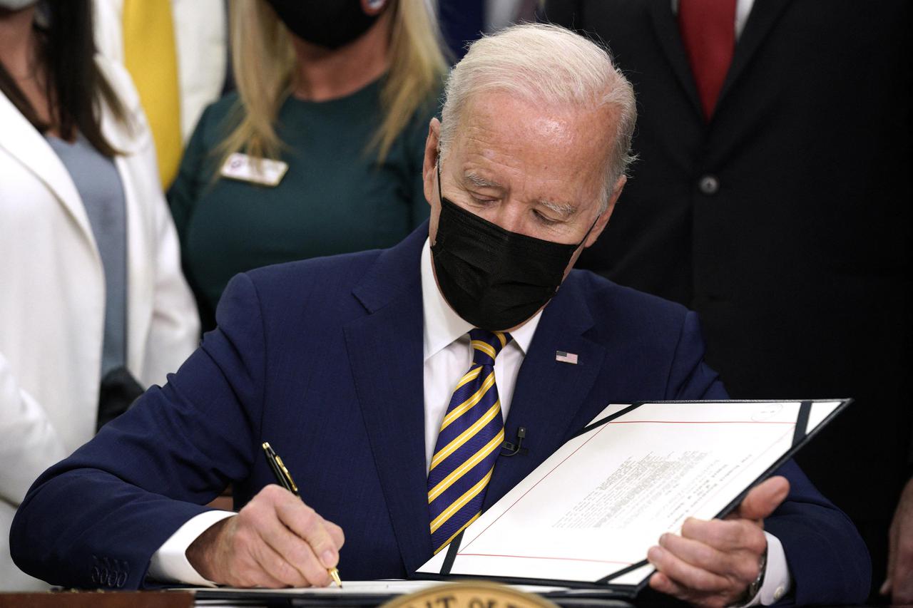 Joe Biden signs support bills for veterans - Washington