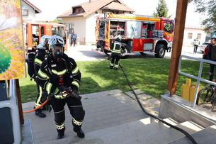 FOTO Vatrogasna vježba: Požar je izbio u školskoj kuhinji, širi se na vrtić, hitna evakuacija...