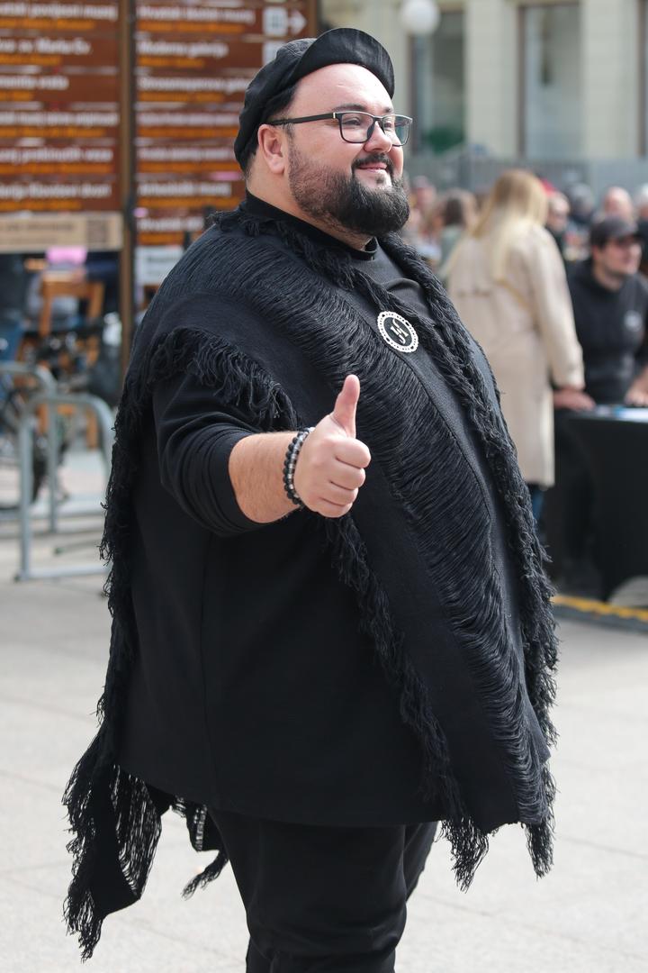 Našeg pjevača Jacquesa Houdeka već dugo nismo vidjeli u javnosti pa je ovo bila posebna prilika za naše kamere.