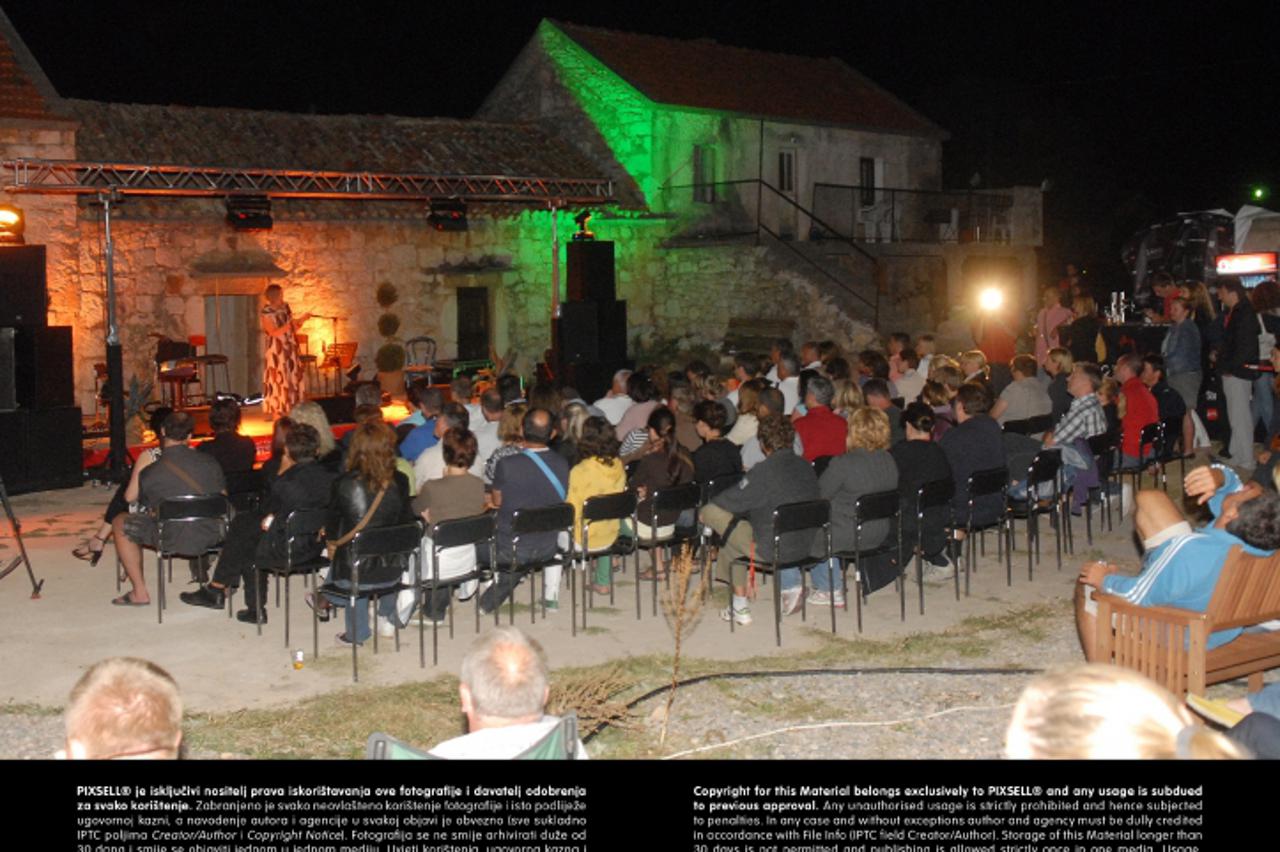 '13.08.2011. Starigrad - Sinoc je dodjelom nagrada zatvoren 2. Starigrad Paklenica Film Festival.  Photo: Dino Stanin/PIXSELL'