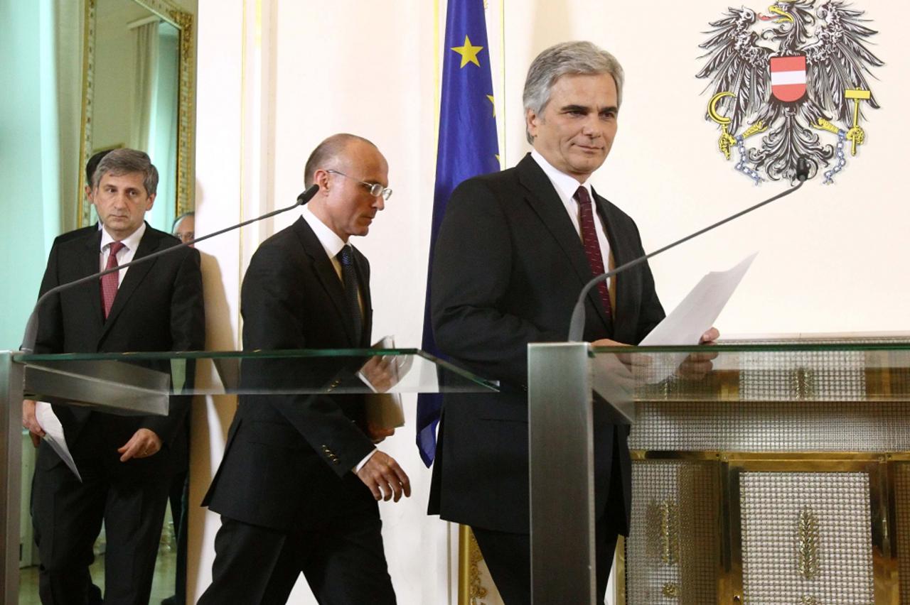  Michael Spindelegger, Defence Minister Gerald Klug and Chancellor Werner Faymann (1)