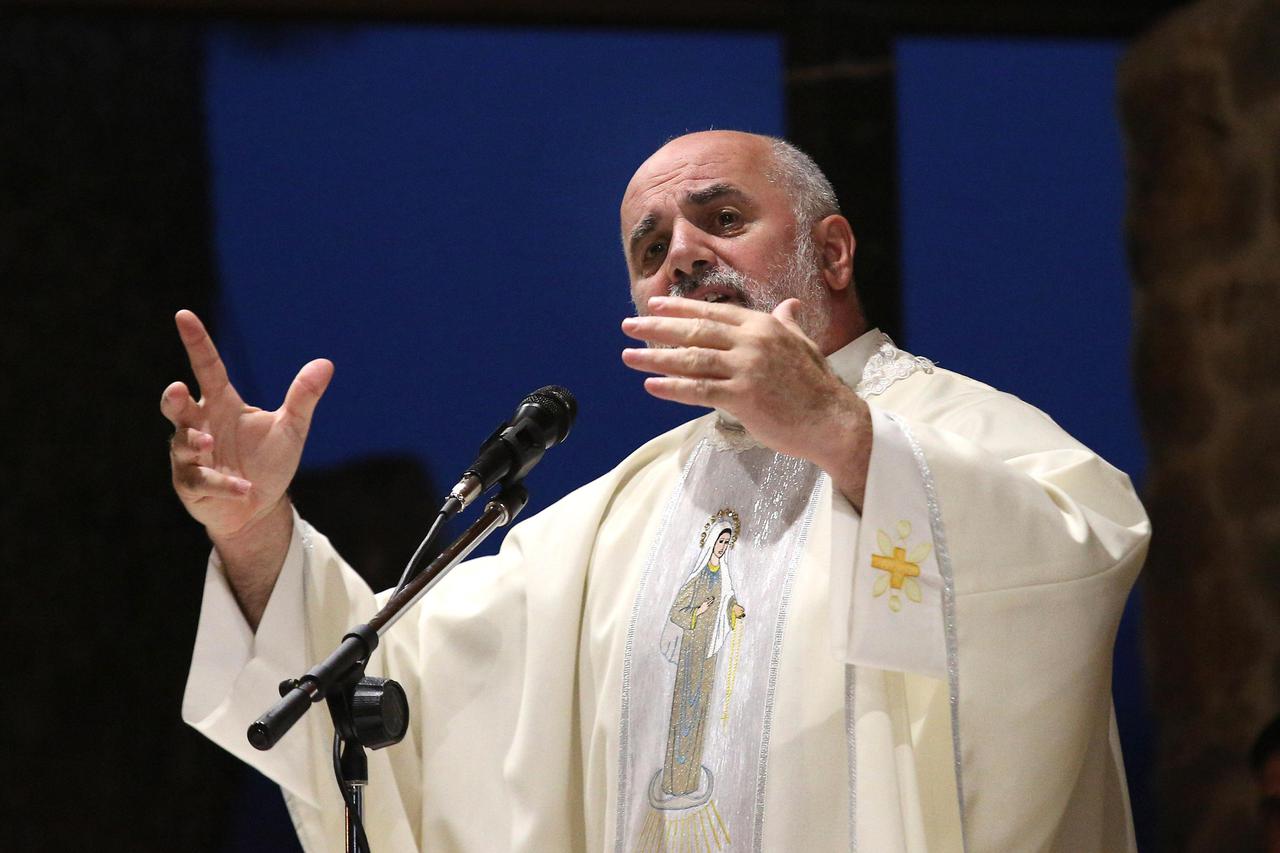 U biskupijskom marijanskom svetištu Vrpolju trodnevnicu je predvodio pater Ike Mandurić