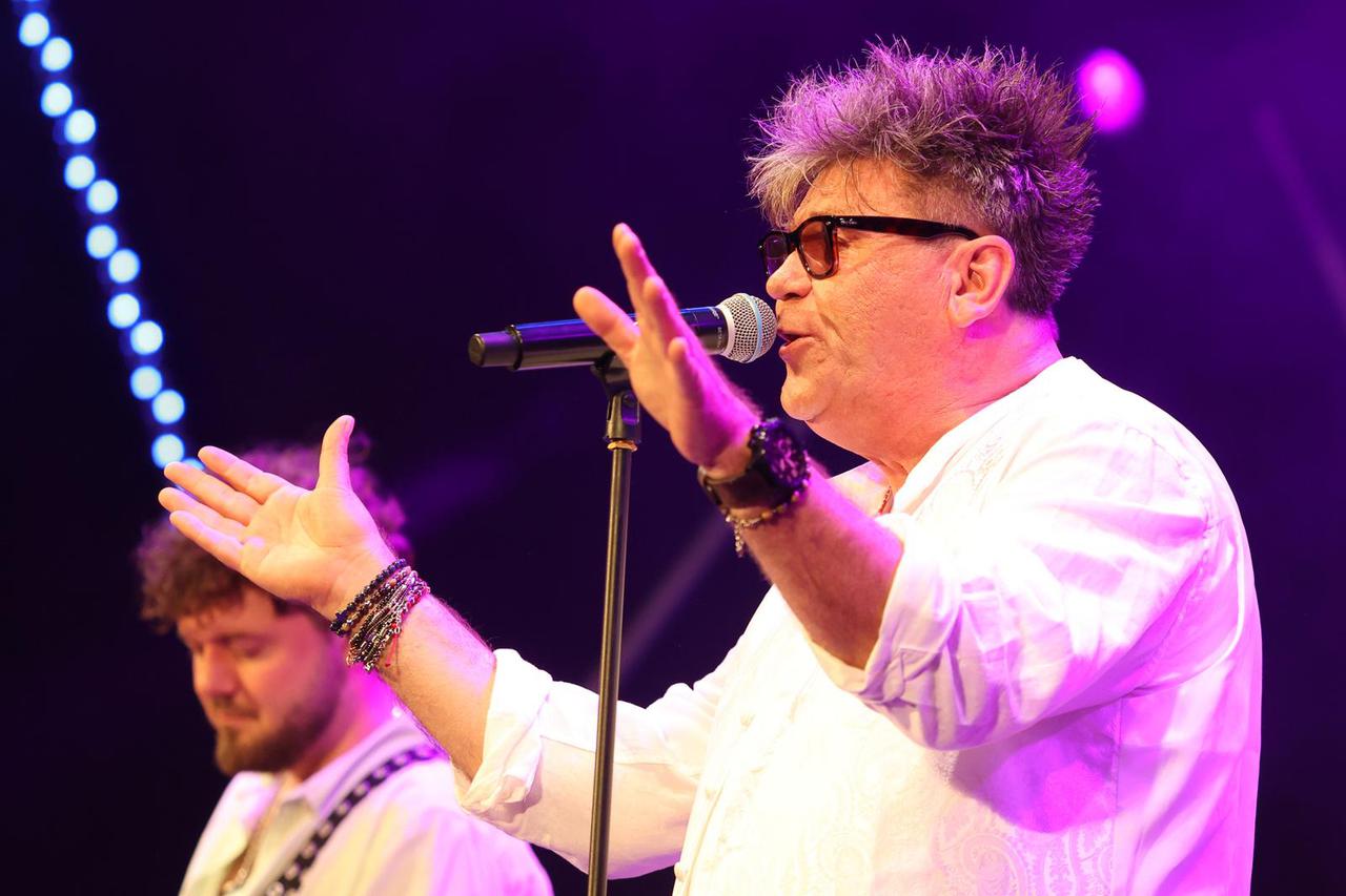 Vodice: Na prvoj ve?eri CMC festivala nastupio Vlado Kalember i Srebrna krila