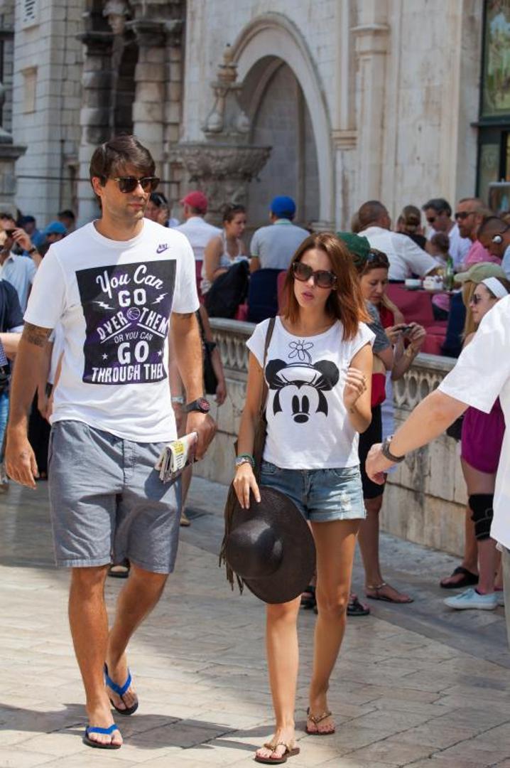 Hrvatski reprezentativac i poznata pjevačica u vezi su pet godina, a upoznali su se na najpoznatijoj hrvatskoj plaži za tulumarenje - Zrću. 