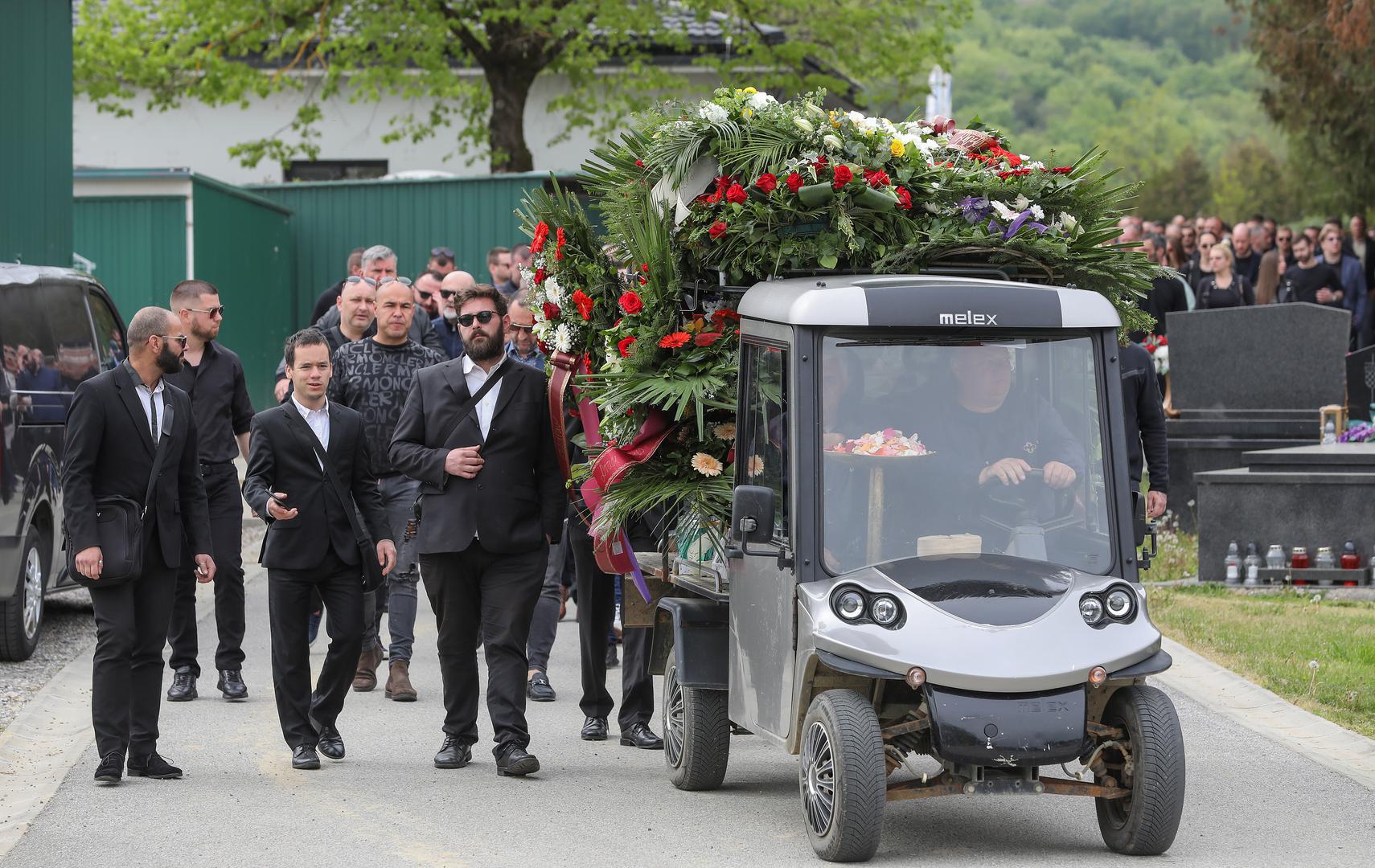 28.04.2023., Zagreb - Pogreb Tomislava Sablje, koji je ubijen u nocnom klubu "Ritz", odrzan je na groblju Markovo Polje. Optuzenik iz Uskokove akcije Tebra Tomislav Sabljo ubijen je hicima iz vatrenog oruzja u nakon fizickog sukoba vise osoba.   Photo: Jurica Galoic/PIXSELL