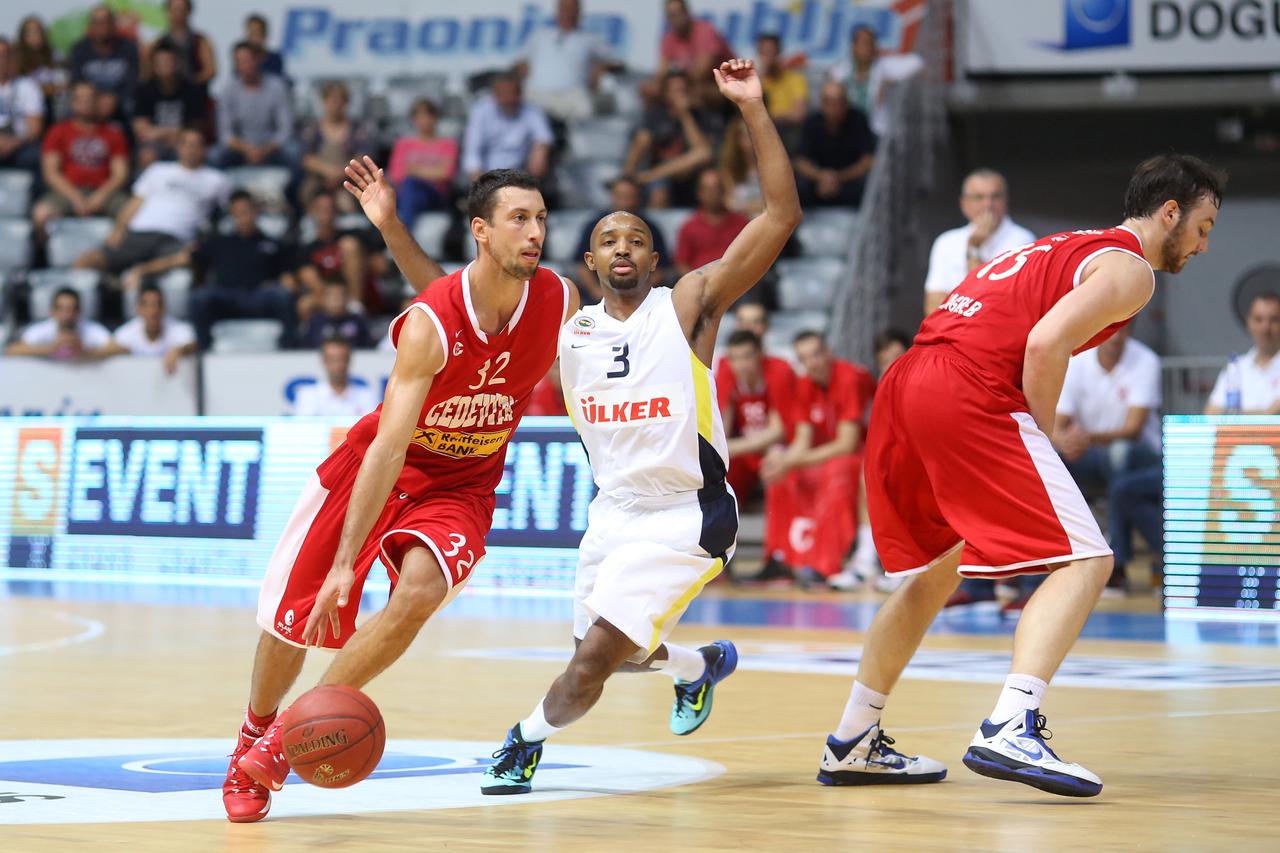 21.09.2014., Zadar - Finale Zadar Basketball Tournamenta u dvorani Kresimira Cosica: susret izmedju KK Cedevita i Fenerbahce Ulker. Turnir je zavrsen pobjedom Fenerbahce Ulkera (75:67). Roko Ukic.  Photo: Filip Brala/PIXSELL