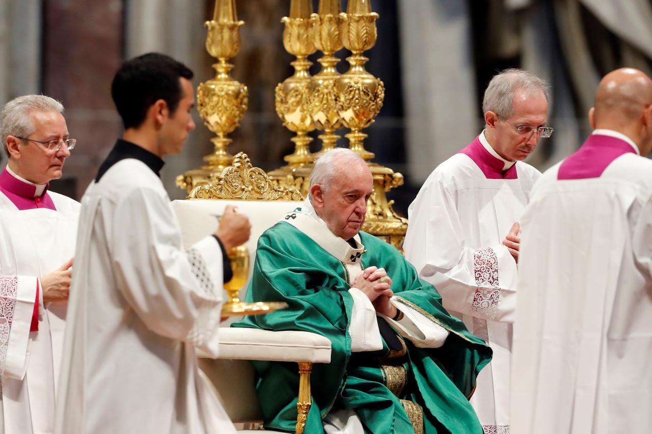 Papa Franjo predvodi biskupsku sinodu