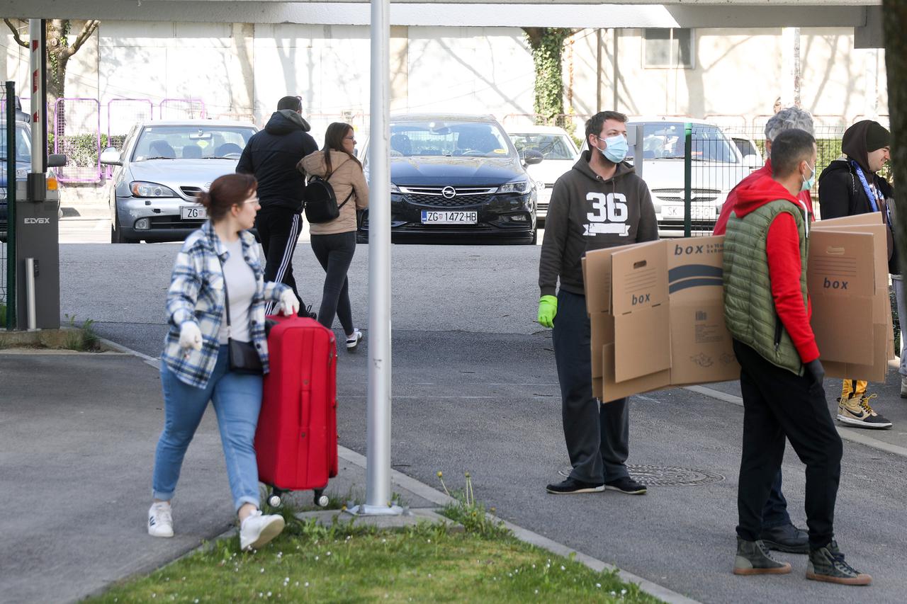 Studenti studentskog doma Cvjetno naselje iseljavaju se iz svojih soba