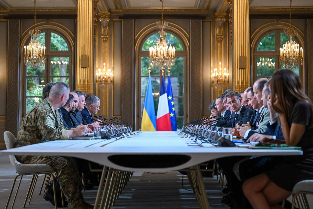 Pariz: Sastanak Macrona i Zelenskog u Elizejskoj palači