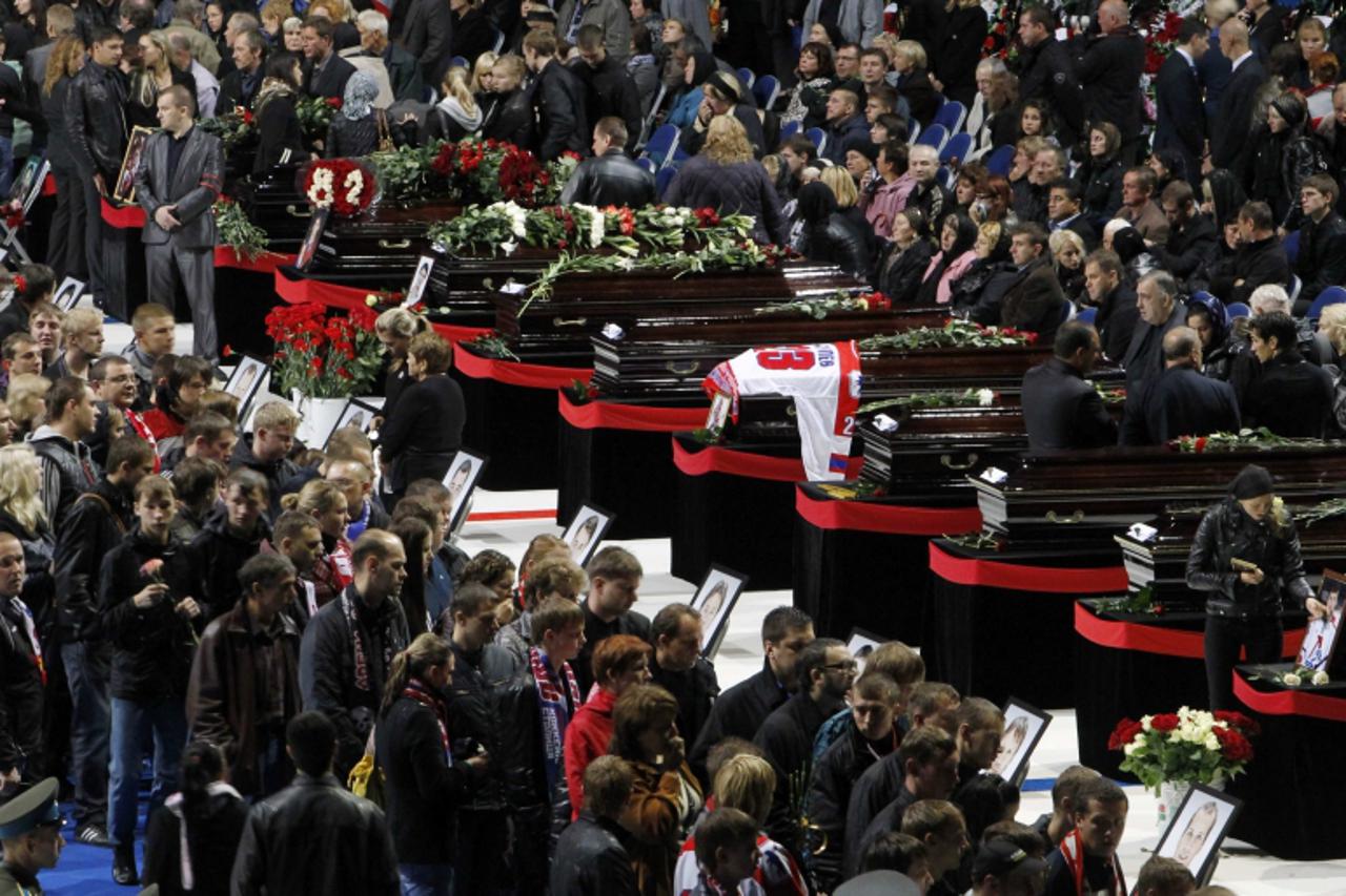 'People arrive at Arena-2000, home venue of ice hockey team Lokomotiv Yaroslavl , to pay their last respects to its players, victims of the Yak-42 aircraft crash outside Yaroslavl, in Yaroslavl Septem
