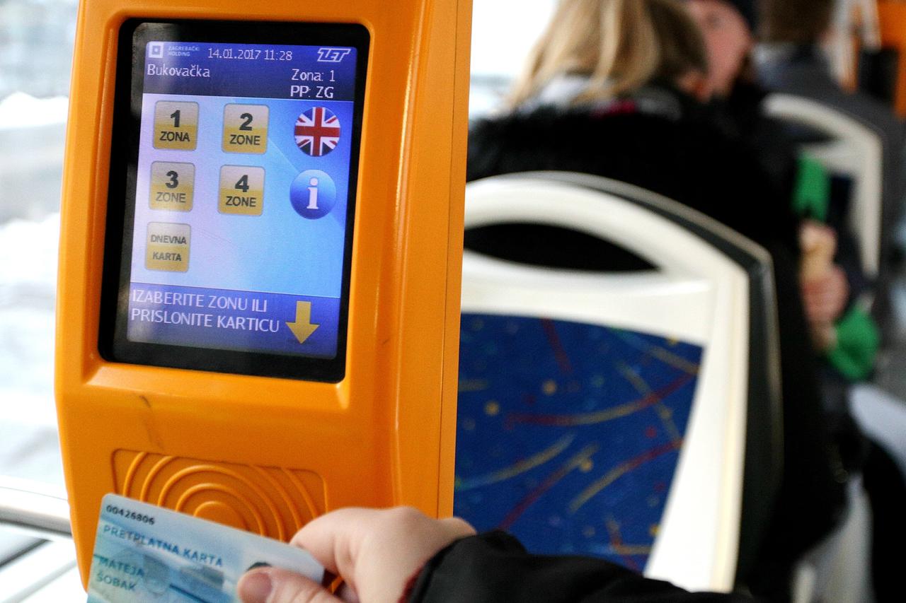  Naplatni aparat u tramvaju. 