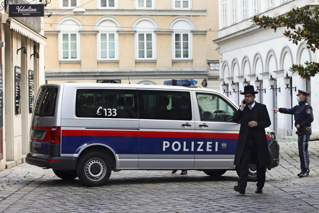 Gunfire exchanges in Vienna