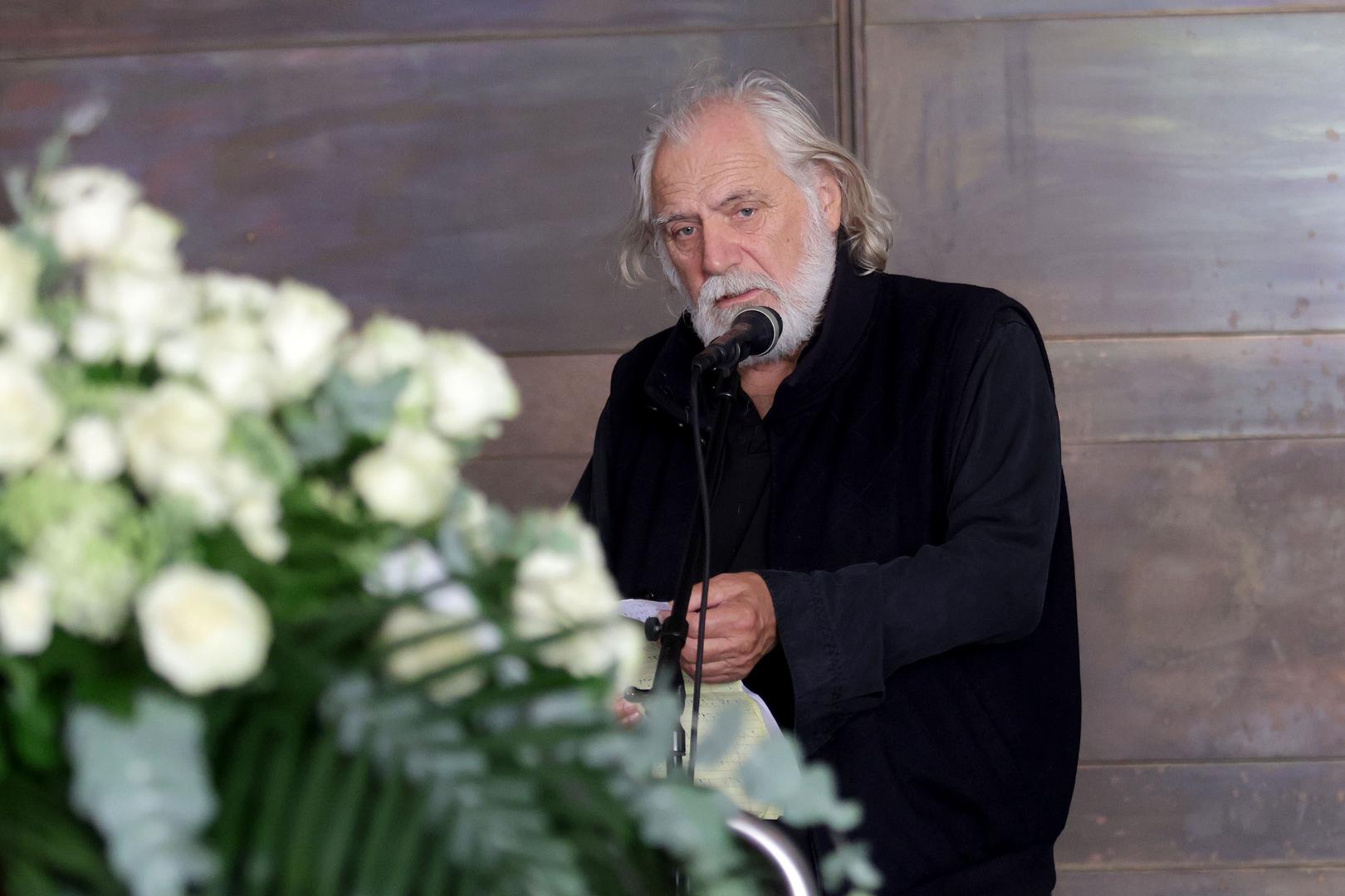 Od legendarnog Mazala oprostili su se obitelj, koelege i prijatelje, među kojima su bili Hrvoje Hitrec, Višnja Babić, Slavica Knežević, Davorin Bogović, Robert Ugrina, Urša Raukar-Gamulin i Rade Šerbedžija, koji je i držao govor. 