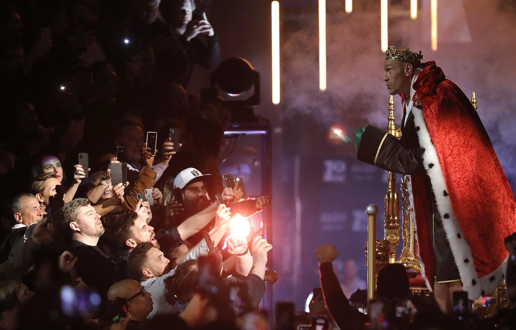 Deontay je veliki šampion i ponovno će biti prvak. Ali trenutno mogu samo reći da se kralj vratio na svoje prijestolje - kazao je Fury, te tradicionalno zapjevao