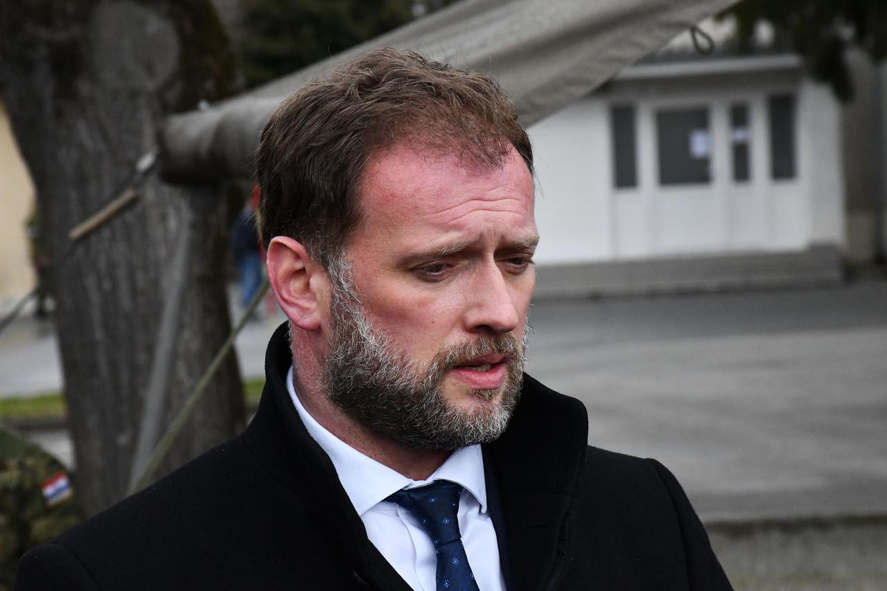 Požega: Zoran Milanović i Mario Banožić na svečanoj prisegi ročnika