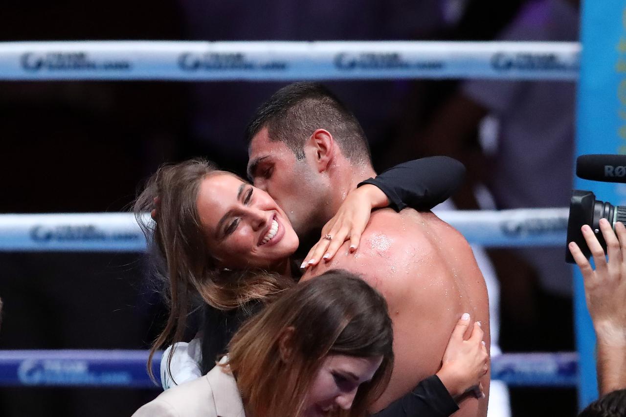 Zagreb: Hrgović pobjedu proslavio u zagrljaju djevojke Marinele