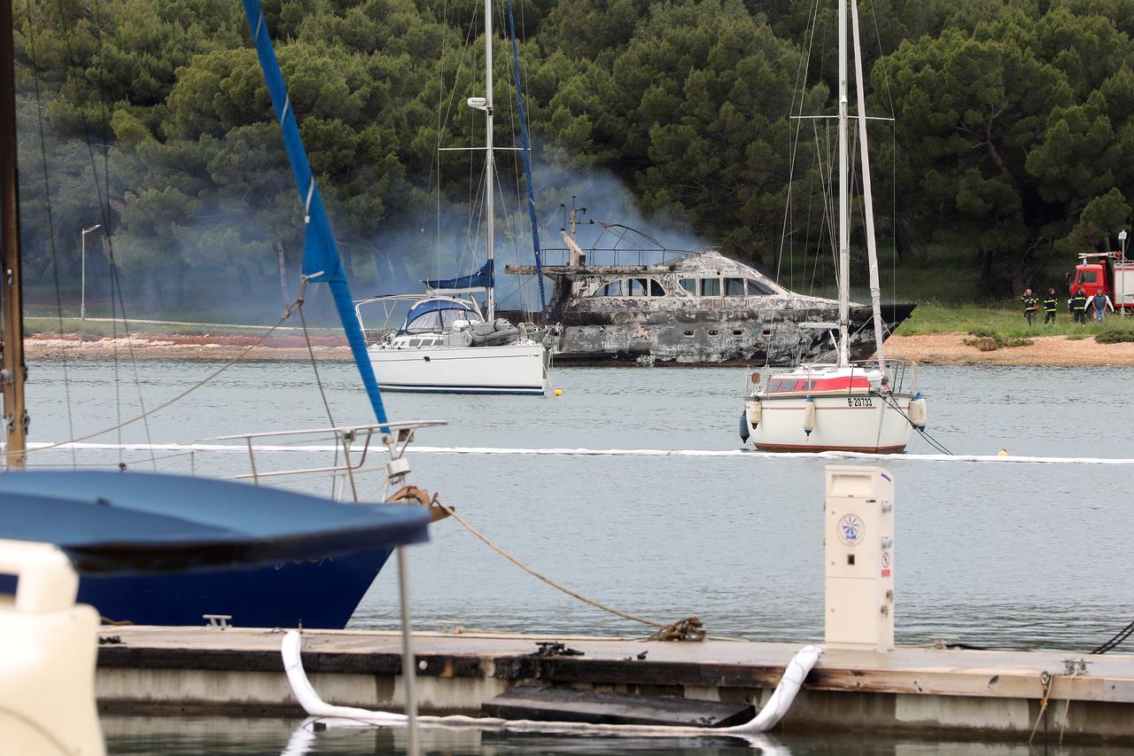 Saniranje štete u Medulinu gdje su u moru izgorjele 22 brodice