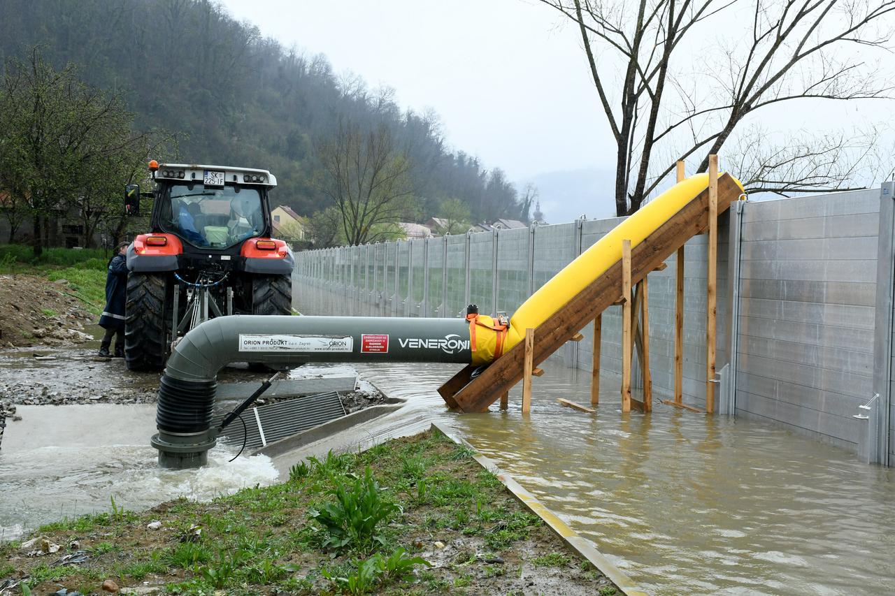 Na području Hrvatske Kostajnice uvedeno izvanredno stanje zbog poplave