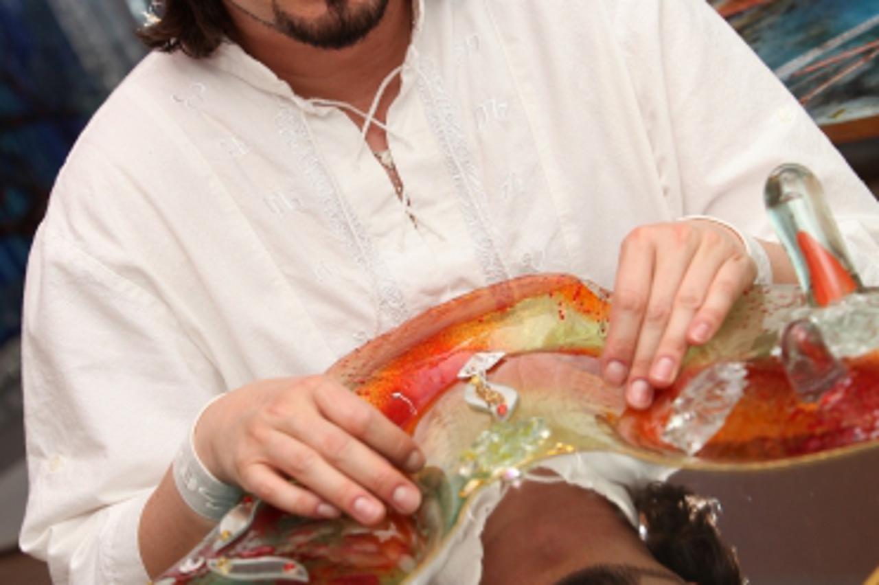 '14.07.2011., Zagreb - Vlc. Zlatko Sudac u svom ateljeu stvara novu kolekciju umjetnickih djela radjenih u kombinaciji lijevanog stakla i zrcala te demantira financijski krah tvrtke Joshua d.o.o., koj