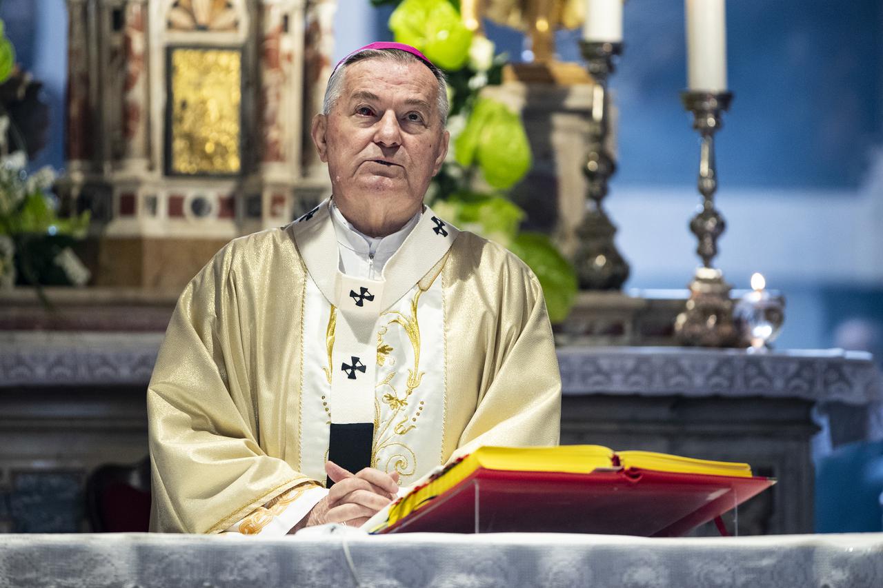 Splitsko- makarski nadbiskup Marin Barišić predvodio svečano uskrsno bogoslužje u katedrali Sv. Dujma