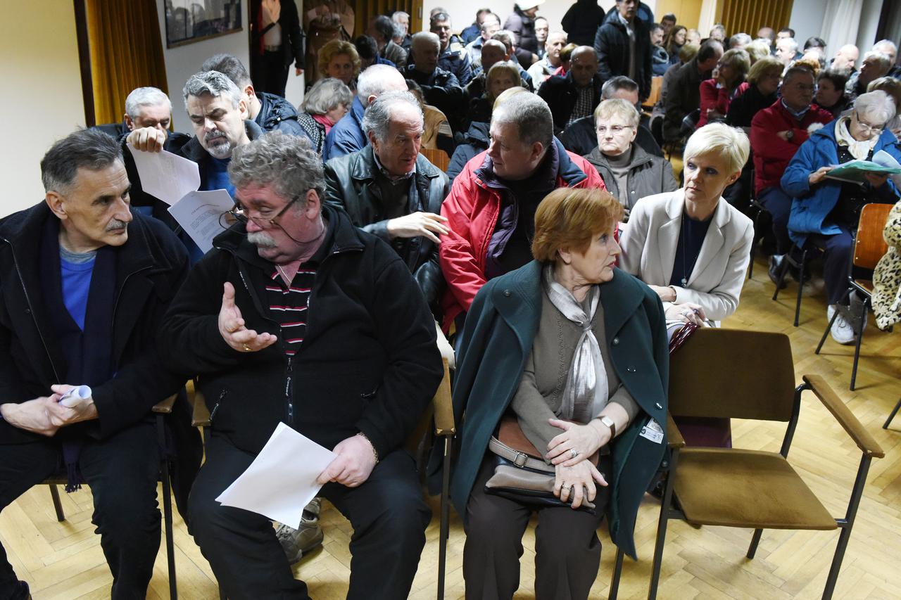 25.02.2015., Zagreb - U Mjesnom odboru Staro Trnje odrzana je tribina o legalizaciji objekata na Starom Trnju koja bez izmjene GUP-a nije moguca. Na tribini su medju brojnim stanovnicima  bili nazocni i Darinko Kosor, Teo Budanko, Nenad Matic i Kresimir K