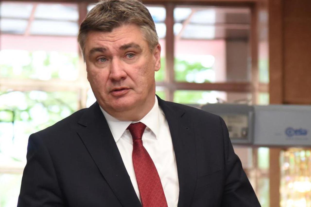 Podgorica: Dobro raspoložen Milanović sjedio kraj Vučića na inauguraciji crnogorskog predsjednika