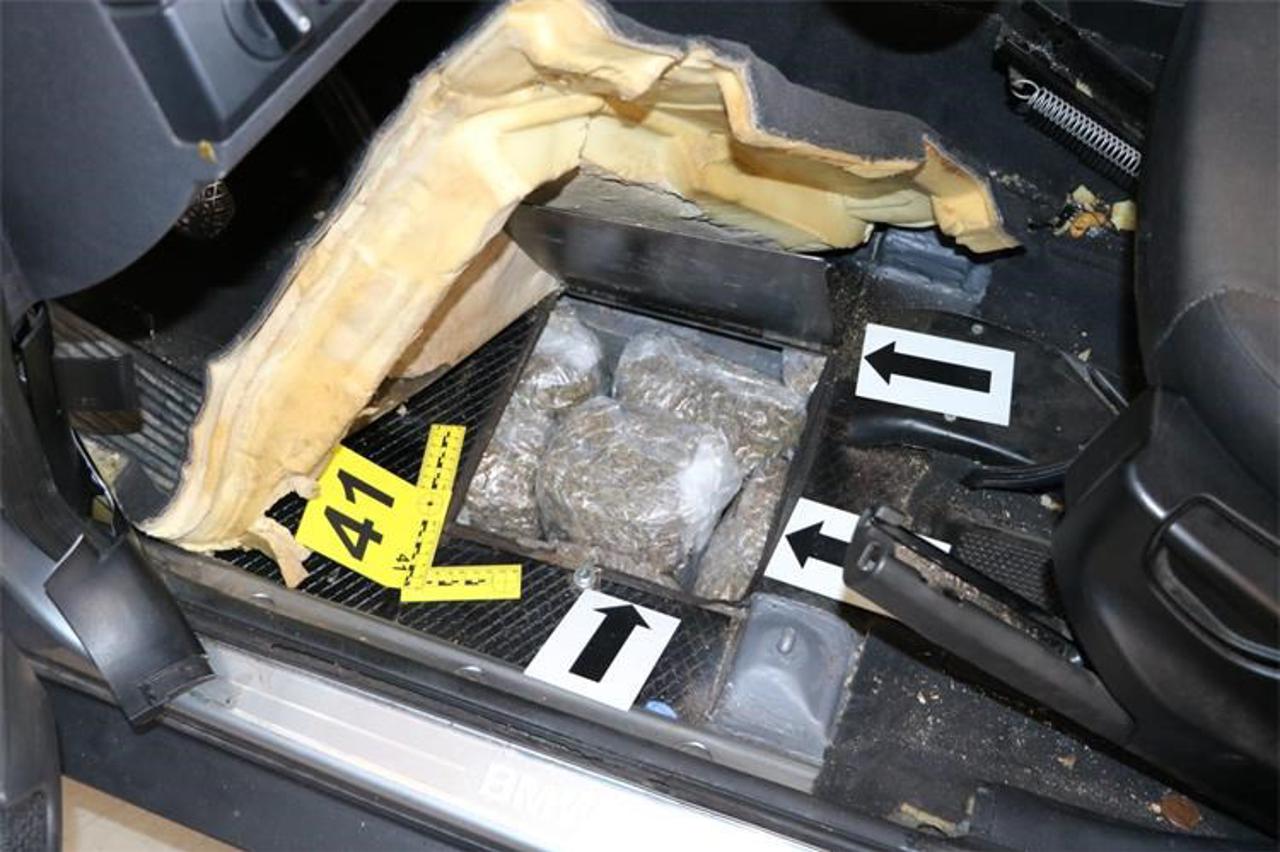 Pronađena 73 paketa marihuane u vozilu
