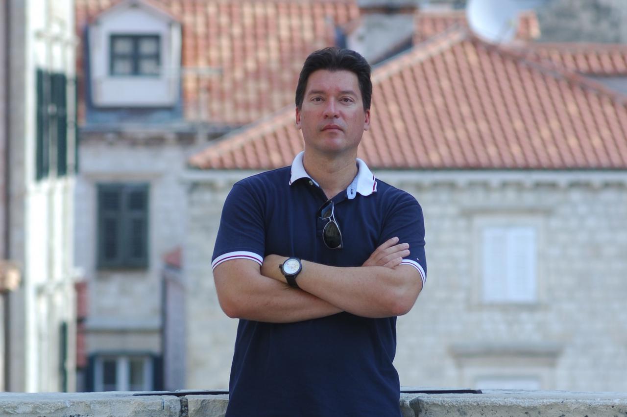 Oleg Valjalo, portal