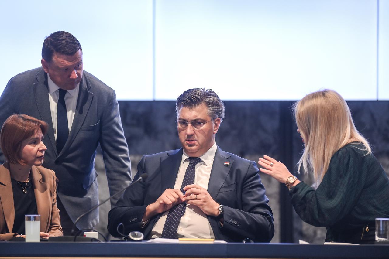 Zagreb: Članovi Vlade na prezentaciji Vijeće za provedbu Kodeksa ponašanja državnih dužnosnika u tijelima izvršne vlasti