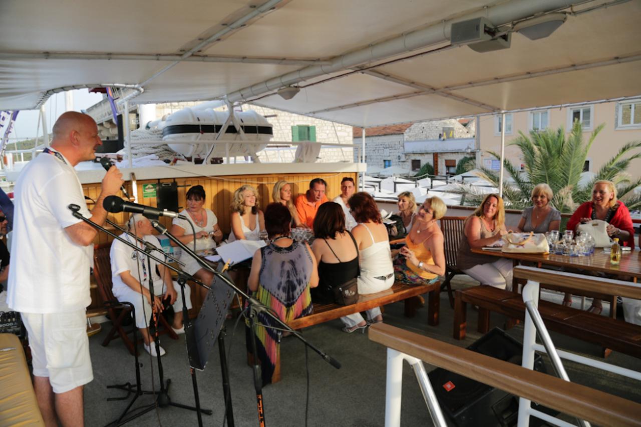 Pjesnici na Brodu knjižari