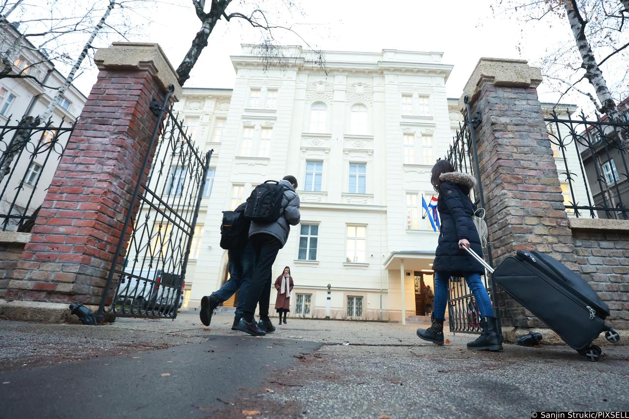 Zagreb: Nakon zimskih praznika danas je  počelo drugo školsko polugodište