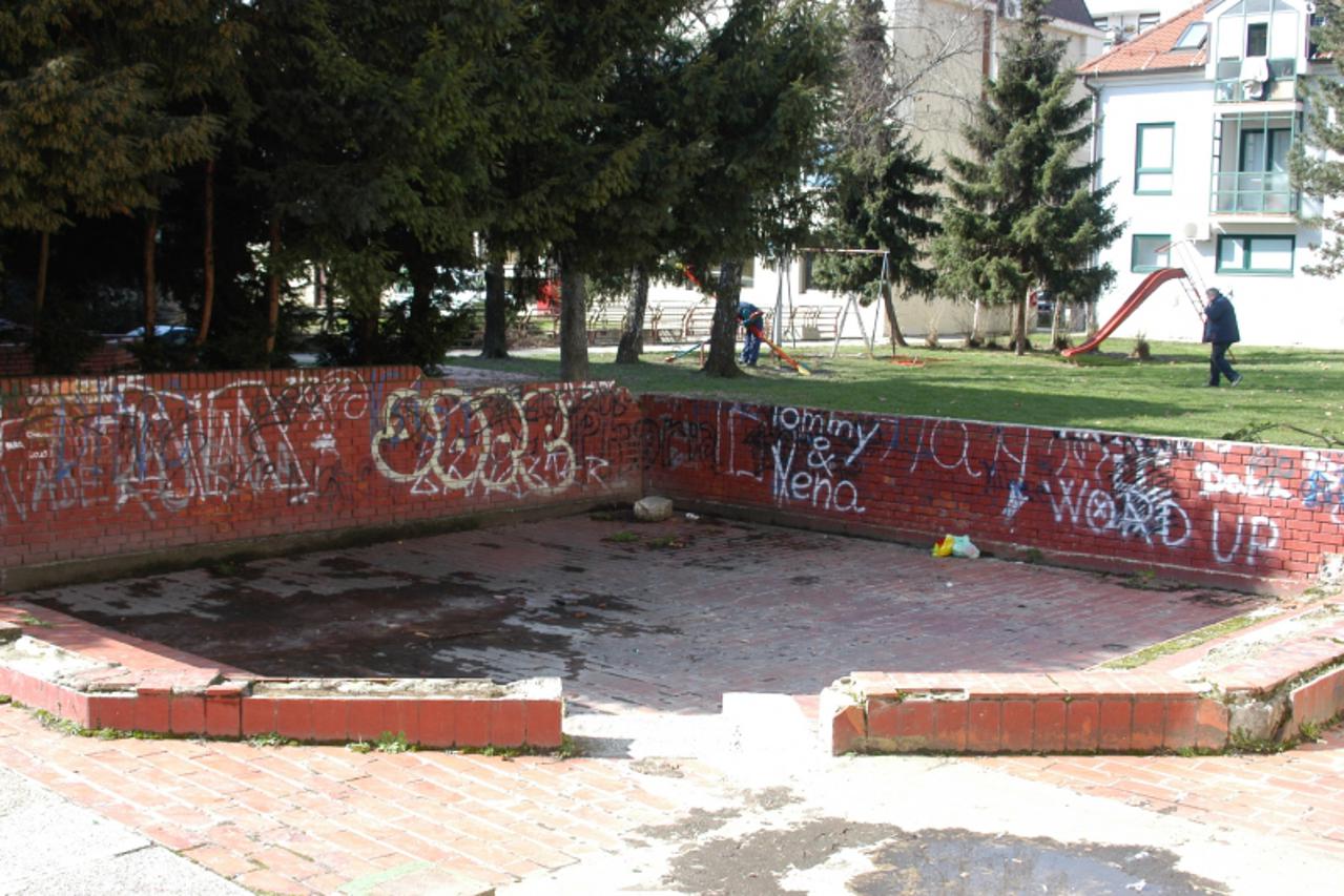 \'05.03.2010., Bjelovar - Nakon 30 godina ruglo u sredistu grada u povijesnoj jezgri grada zgrada i dvoriste omladinskog doma dobiva novo lice Photo: Damir Spehar/PIXSELL                              