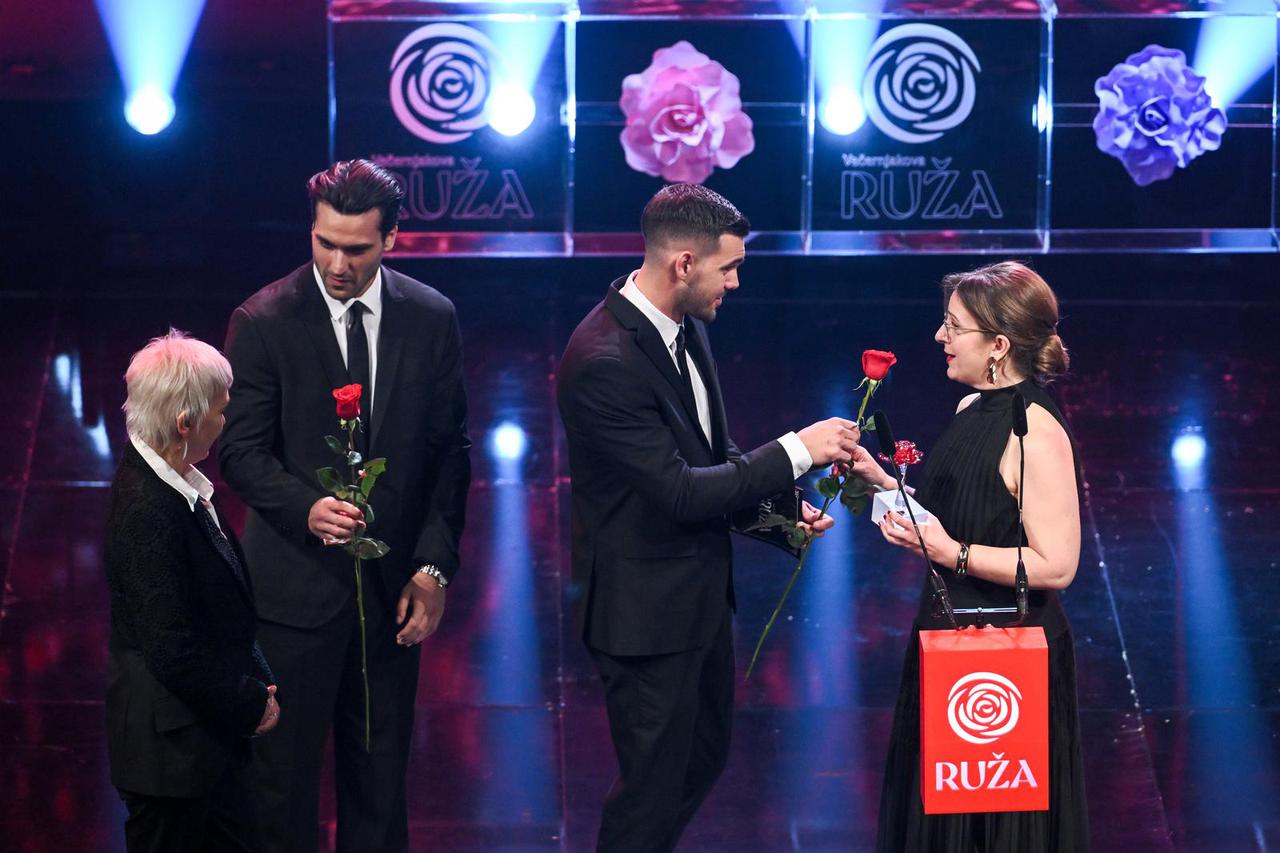 Zagreb: Ceremonija dodjele medijske nagrade "Večernjakova ruža" u Hrvatskom narodnom kazalištu