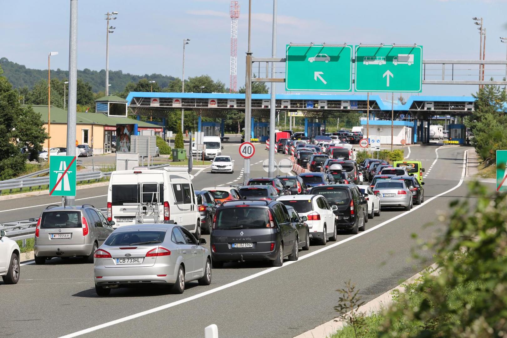 25.07.2020., Rupa - Kilometarske kolone za izlazak iz Hrvatske na granicnom prijelazu Rupa u pravcu Slovenije.
Photo: Goran Kovacic/PIXSELL