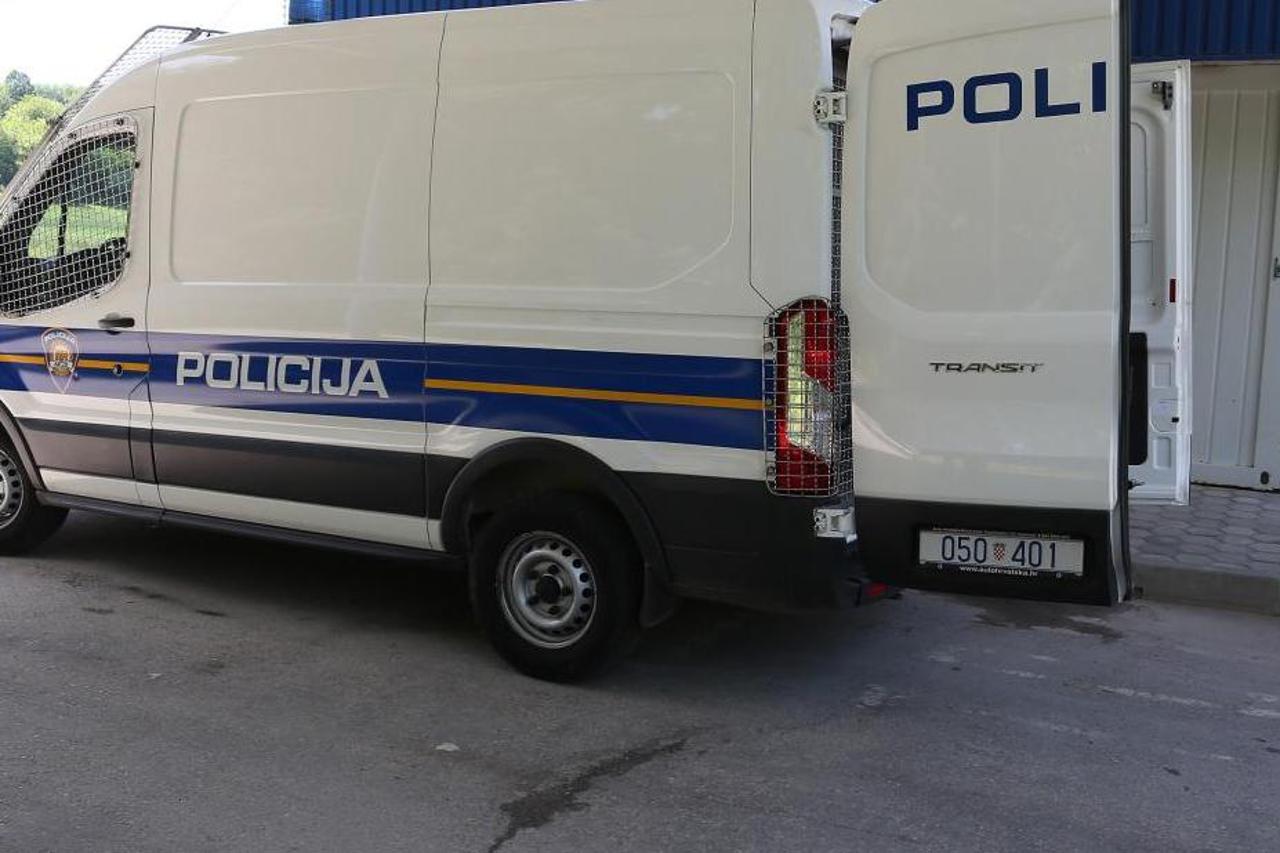 policija