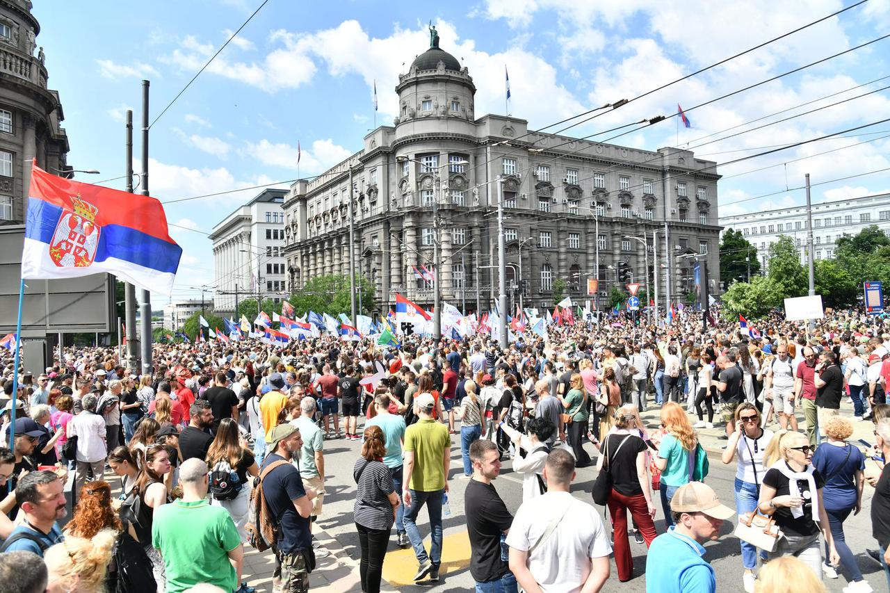 Beograd: Pet nacionalnih sindikata i Studenti u blokadi organizirali su veliki prosvjed
