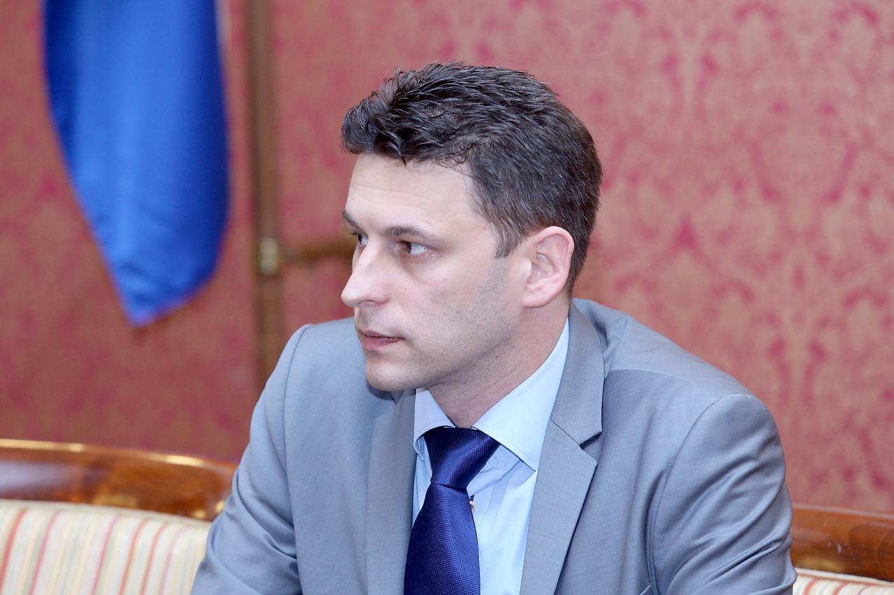 Božo Petrov