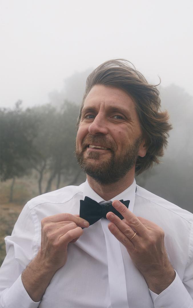 Ruben Östlund u Slanom će predstaviti selekciju svojih kratkih filmova, među kojima su AUTOBIOGRAPHICAL SCENE NUMBER 6882, koji prati skupinu prijatelja tijekom promatranja pokušaja skoka s mosta u vodu, te INCIDENT BY A BANK