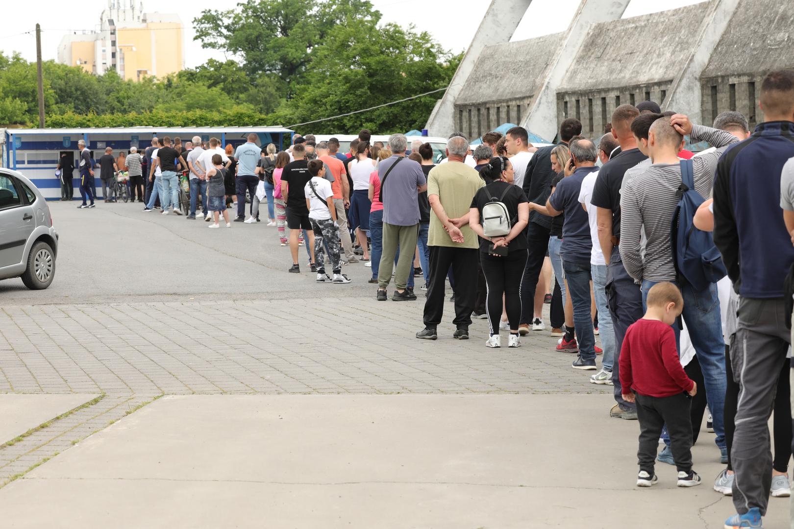 24.05.2023., Osijek - Kod tribine Zapad, na Ticket pointu zapocela je prodaja ulaznica za utakmicu NK Osijek - HNK Rijeka. To ce biti posljednja utakmica koju ce NK Osijek odigrati na stadionu Gradski vrt.   Photo: Dubravka Petric/PIXSELL