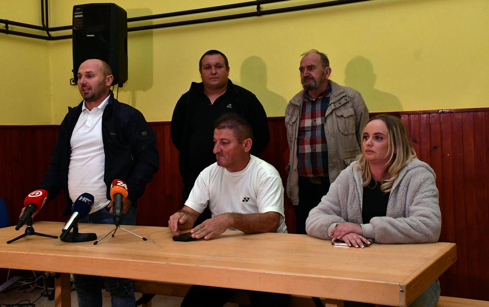 07.11.2023., Trnava - Stozer za obranu hrvatskog sela odrzao konferenciju za medije na temu africke svinjske kuge i zahtjeva za hitni sastanak s premijerom Andrejom Plenkovicem i ministricom poljoprivrede Marijom Vuckovic. Photo: Ivica Galovic/PIXSELL