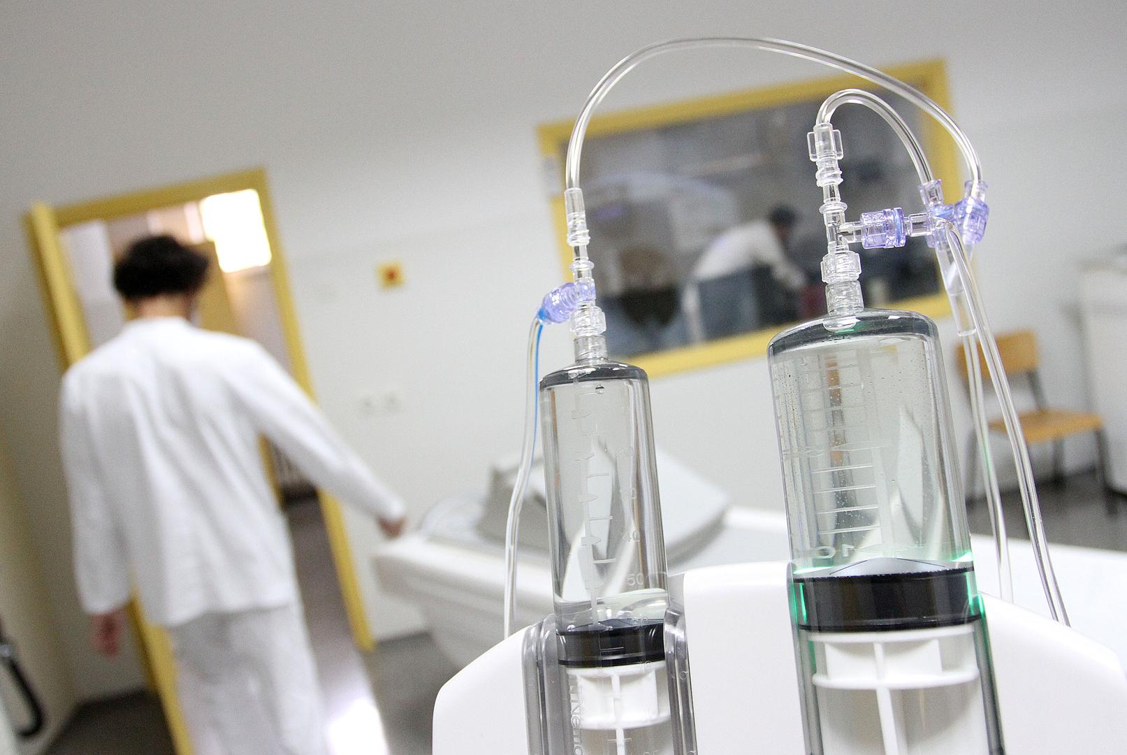 Liječnik Eric Bloch tvrdi kako su sastojci u češnjaku djelotvorniji u sprečavanju krvnih ugrušaka od aspirina i savjetuje prožvakati tri češnja češnjaka na dan. Još učinkovitije je, tvrdi, zgnječiti ih i preliti s malo jabučnog octa i maslinova ulja. No, kako znati spadate li u rizičnu skupinu? Evo odgovora...