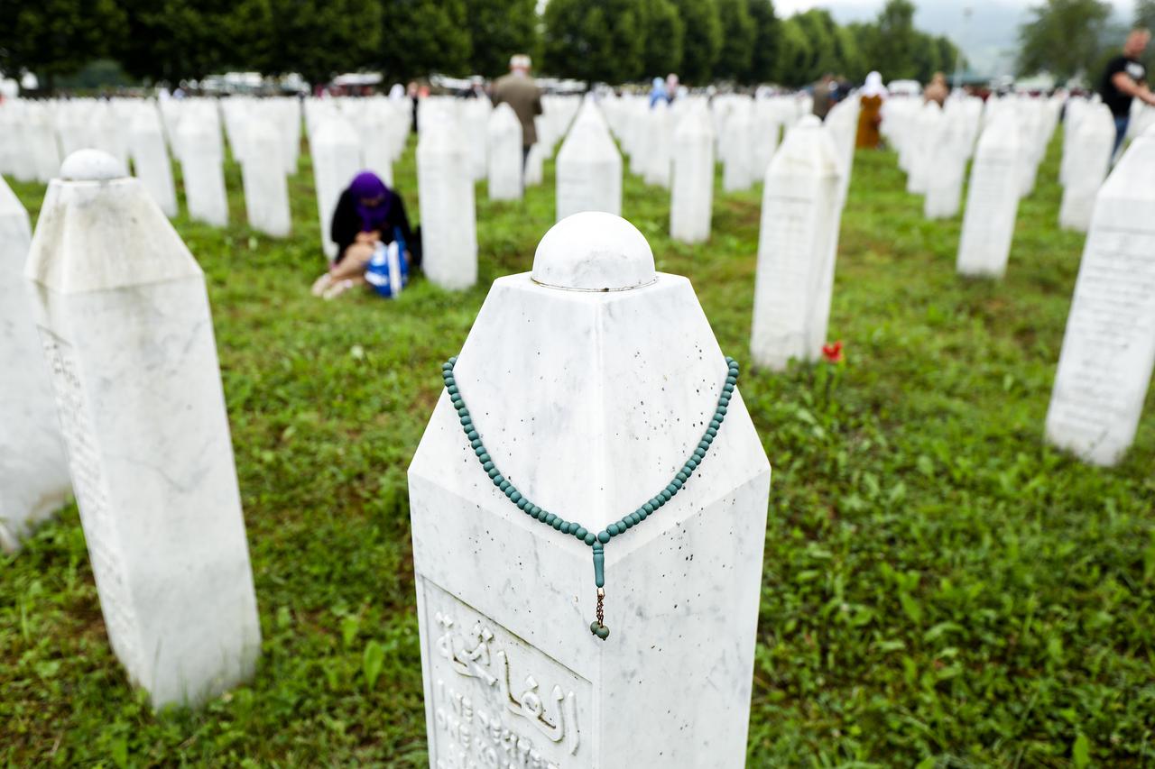 Na 24. godišnjicu genocida nad Bošnjacima u Srebrenici u Potočarima ukopane još 33 žrtve