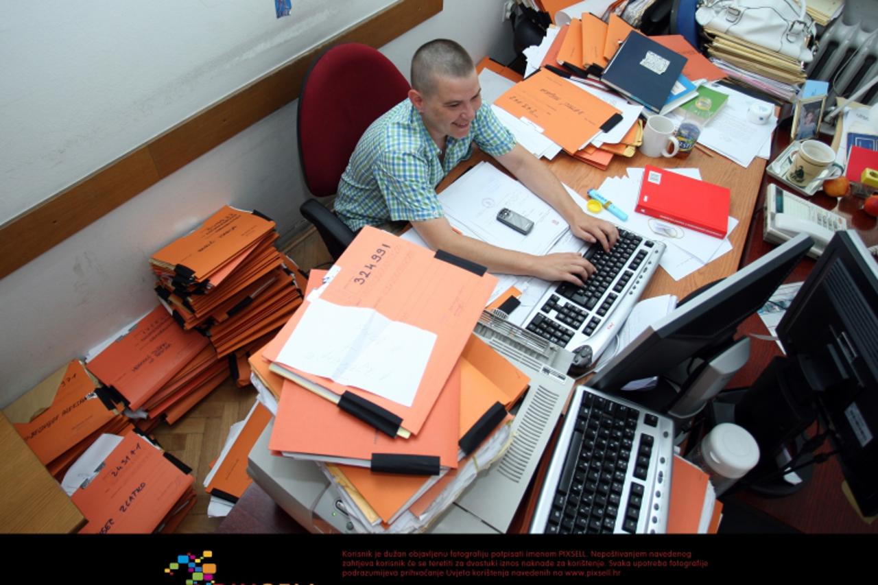 '15.07.2010., Mihanoviceva 3, Zagreb -   HZMO - Hrvatski zavod za mirovinsko osiguranje. Damir Salar, predstojnik ureda KING ICT za ESUD-a, elektronicki sustav upravljanja dokumentima. Photo: Sanjin S